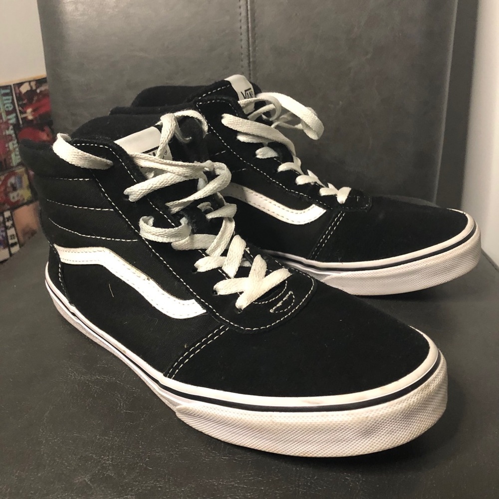 HIGH TOP BLACK VANS!!!